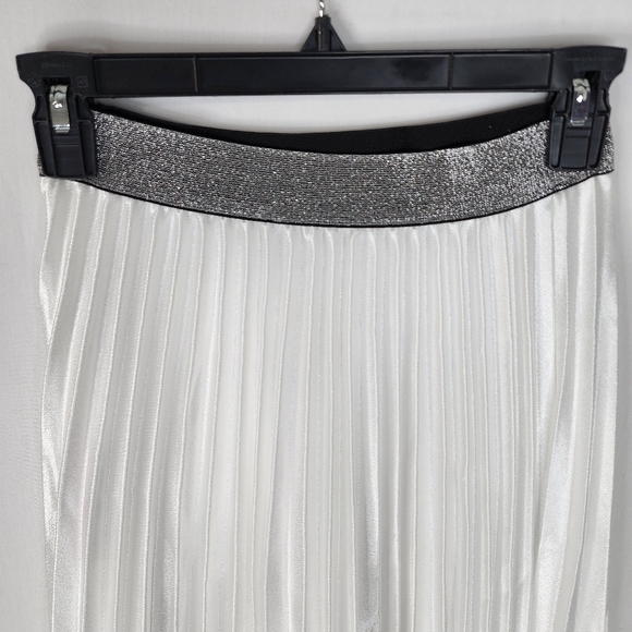 Lace Girl skirts size small Color white - Picture 6 of 7